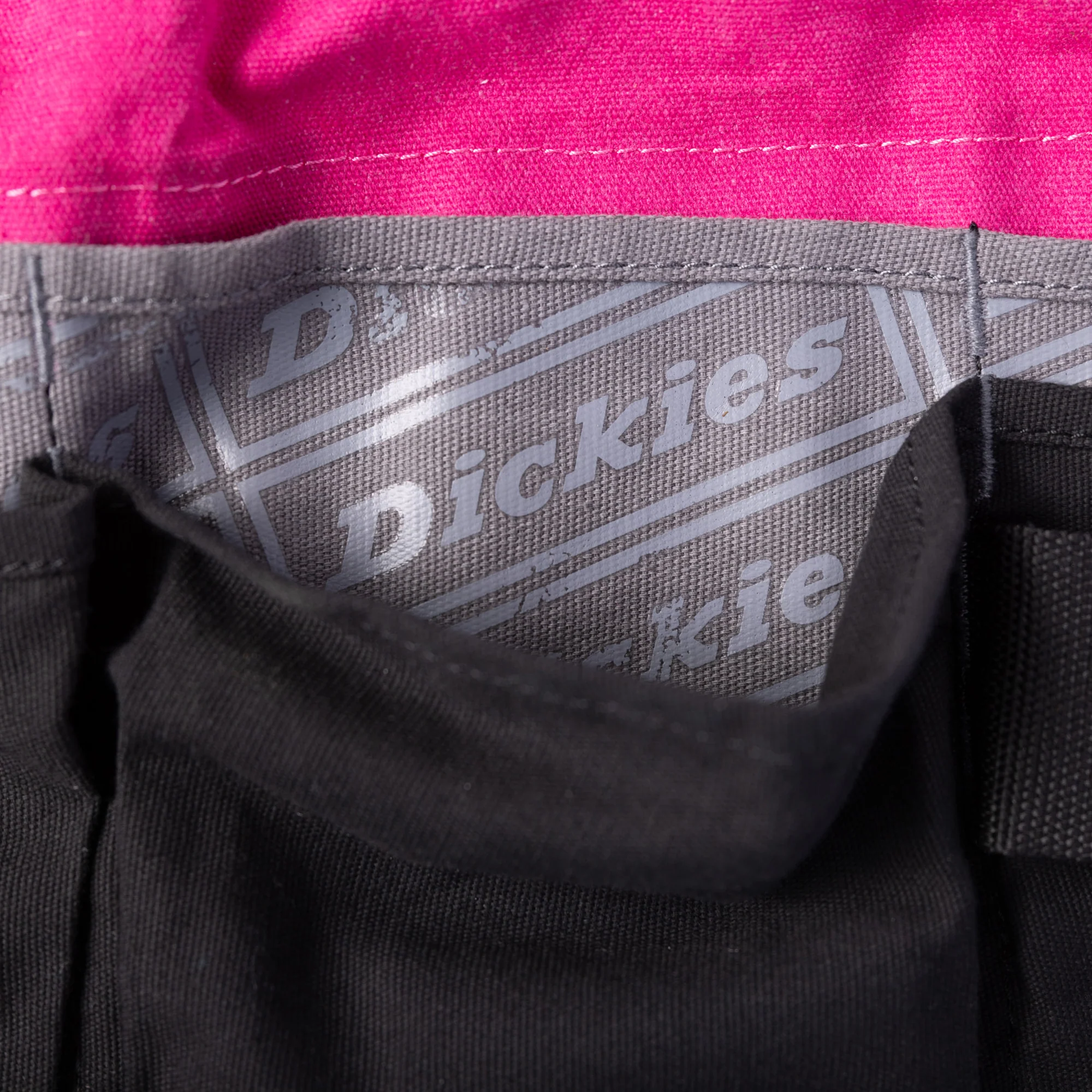 16-Pocket Work Apron 3 16-Pocket Work Apron